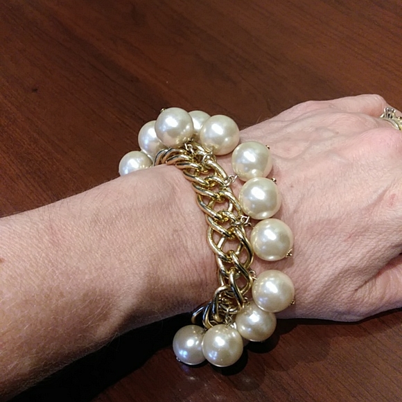 Vintage faux pearl charm bracelet - Picture 2 of 4